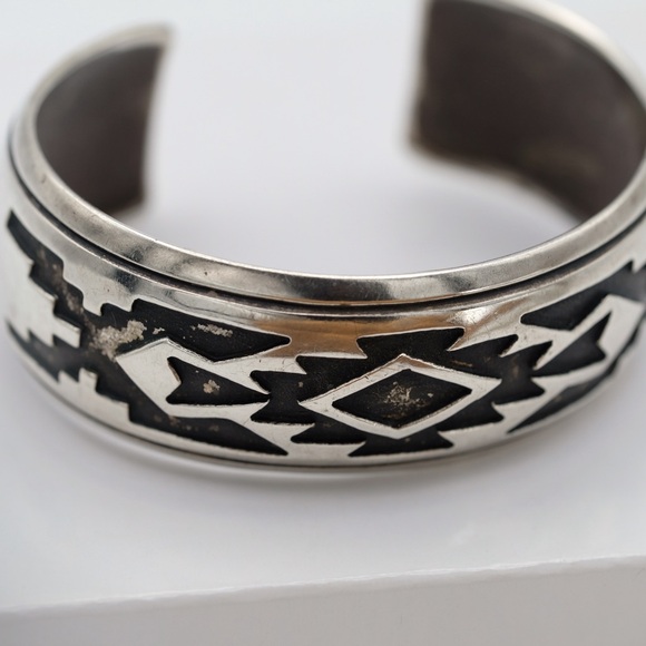 Thomas Singer 1960s Native American Sterling silver cuff bracelet - Picture 12 of 15